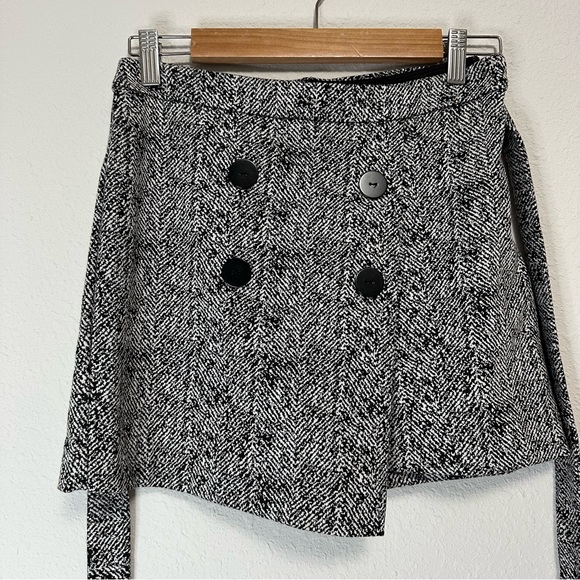 EXPRESS - Black & White Printed Skort with Belt - Picture 4 of 10